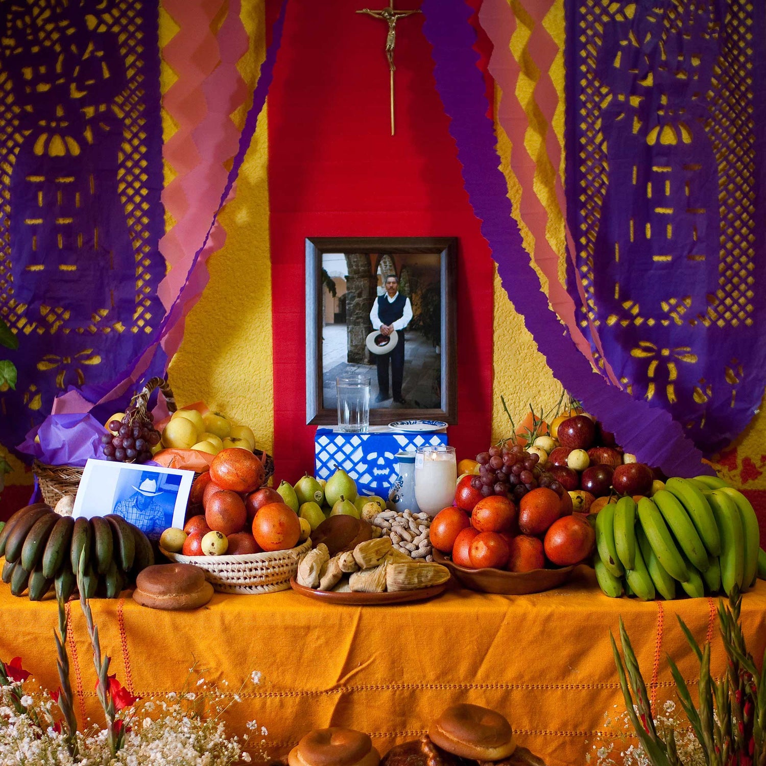 Día de Los Muertos (Day of the Dead): The Ofrenda #39 s Significance Día de Los Muertos (Day of the Dead): The Ofrenda #39 s Significance